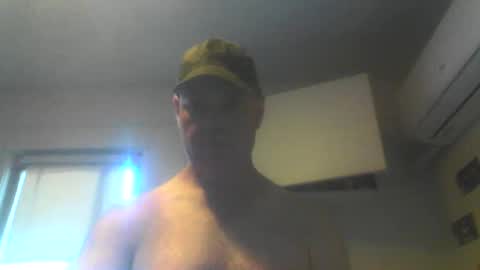 Snapshot of kiwiguy19773 chatting on 12/21/25, 02:41 kiwiguy19773 online show from 12/21/25, 02:41