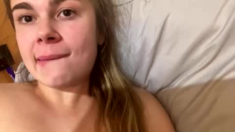 Snapshot of kiwihoneys69 chatting on 12/18/25, 11:49 kiwihoneys69 online show from 12/18/25, 11:49