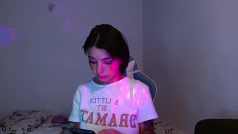 kiyu online show from 12/30/24, 01:04