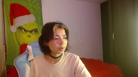 kiyu online show from 11/18/25, 12:38