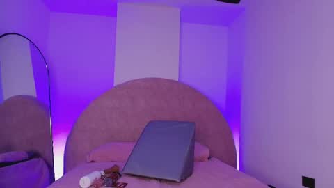 Kkira  online show from 05/07/26, 11:59