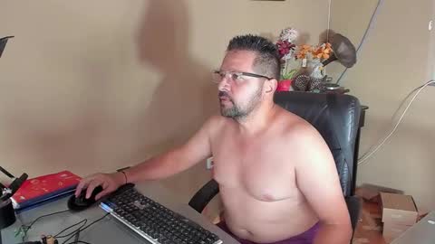 Snapshot of klarck_ chatting on 10/12/25, 08:41 Klarck online show from 10/12/25, 08:41