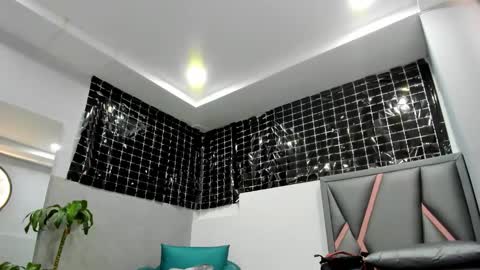 Snapshot of klariz09 chatting on 11/18/25, 02:39 klariz09 online show from 11/18/25, 02:39