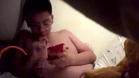 Snapshot of klcfboy chatting on 11/10/25, 05:17 Tom online show from 11/10/25, 05:17