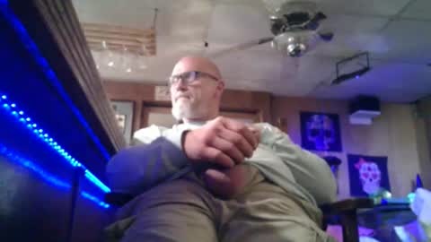 Snapshot of kleeeen chatting on 04/12/26, 10:31 MrKleeen online show from 04/12/26, 10:31