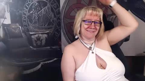 Michelle online show from 02/02/25, 03:28