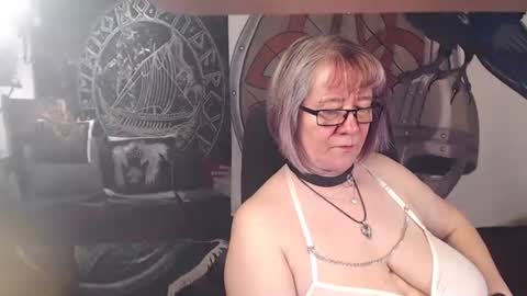 Snapshot of kleiner_teufel chatting on 04/19/26, 04:06 Michelle online show from 04/19/26, 04:06
