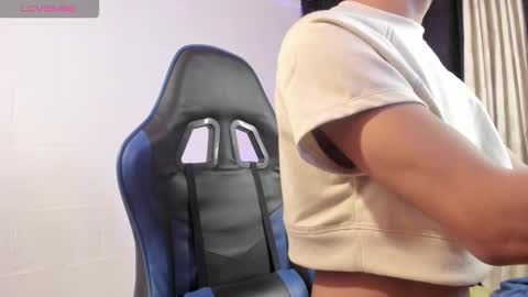 Snapshot of kleo_helenos chatting on 11/27/25, 11:29 KLEO online show from 11/27/25, 11:29