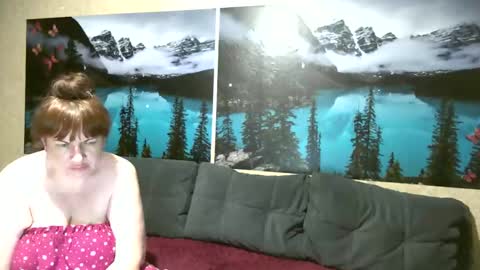 Snapshot of kleosnow chatting on 05/13/26, 09:00 Kleosnow online show from 05/13/26, 09:00