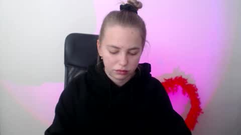 klerkarina online show from 10/22/25, 05:41