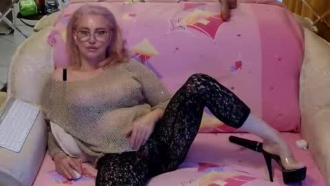 ALYONA online show from 11/11/25, 02:00