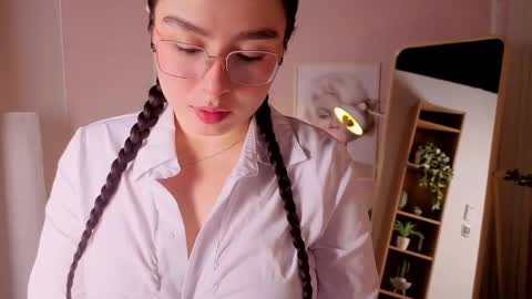 Snapshot of kloe222 chatting on 10/14/25, 02:18 kloe222 online show from 10/14/25, 02:18