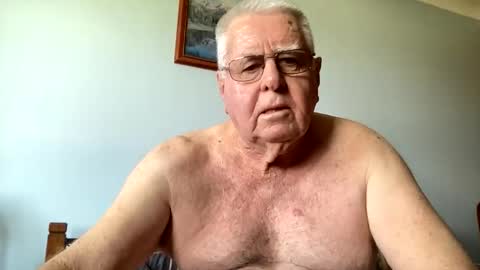 Aussiedude online show from 11/24/25, 04:01