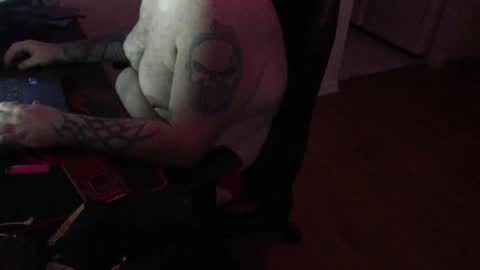 Snapshot of knkycagedffpig chatting on 12/21/25, 03:46 Masc Caged Bottom online show from 12/21/25, 03:46