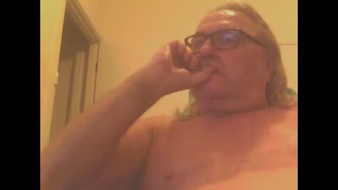 Snapshot of knobout chatting on 01/05/25, 01:04 knobout online show from 01/05/25, 01:04