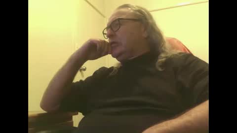 Snapshot of knobout chatting on 04/22/26, 10:50 knobout online show from 04/22/26, 10:50
