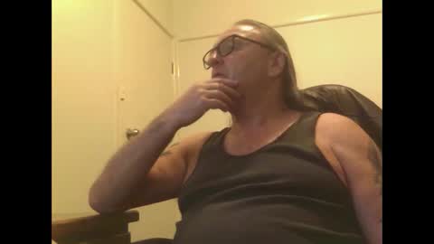 Snapshot of knobout chatting on 05/20/26, 11:27 knobout online show from 05/20/26, 11:27