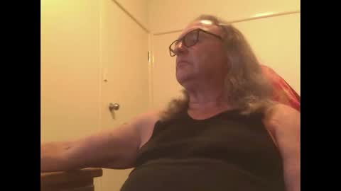 Snapshot of knobout chatting on 05/25/26, 11:38 knobout online show from 05/25/26, 11:38