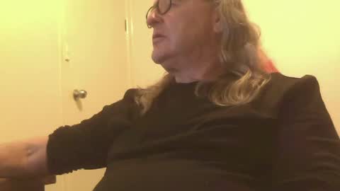 Snapshot of knobout chatting on 06/18/26, 06:57 knobout online show from 06/18/26, 06:57