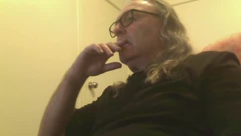 Snapshot of knobout chatting on 07/17/26, 01:23 knobout online show from 07/17/26, 01:23