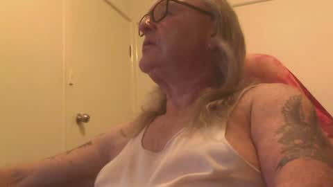 Snapshot of knobout chatting on 07/27/26, 10:44 knobout online show from 07/27/26, 10:44