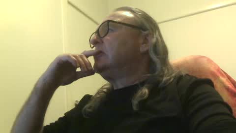 Snapshot of knobout chatting on 08/05/26, 11:02 knobout online show from 08/05/26, 11:02