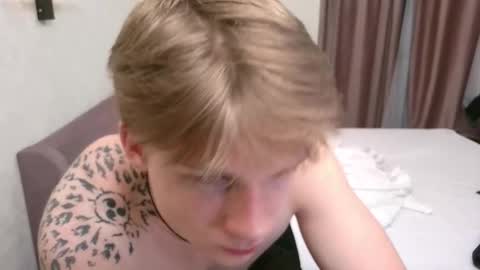 Snapshot of knotsiemens chatting on 12/19/25, 12:06 Adam online show from 12/19/25, 12:06