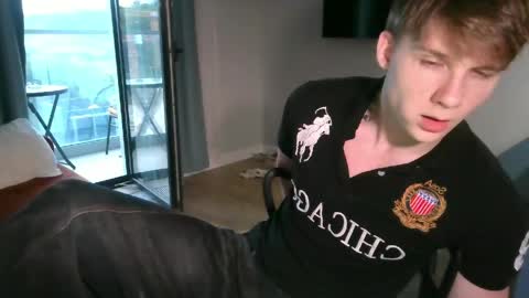 Snapshot of knotsiemens chatting on 05/25/26, 02:06 Adam online show from 05/25/26, 02:06