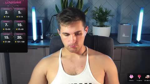 Snapshot of kochka25 chatting on 12/23/24, 05:32 Sweet boy online show from 12/23/24, 05:32