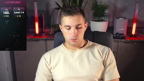 Snapshot of kochka25 chatting on 01/01/25, 08:04 Sweet boy online show from 01/01/25, 08:04