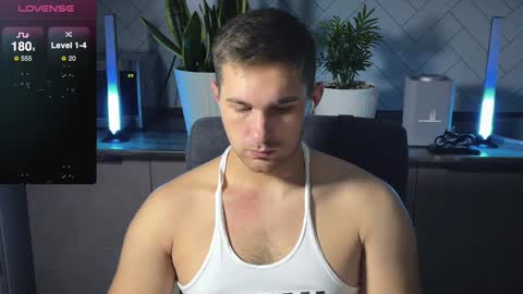 Snapshot of kochka25 chatting on 01/12/25, 06:17 Sweet boy online show from 01/12/25, 06:17