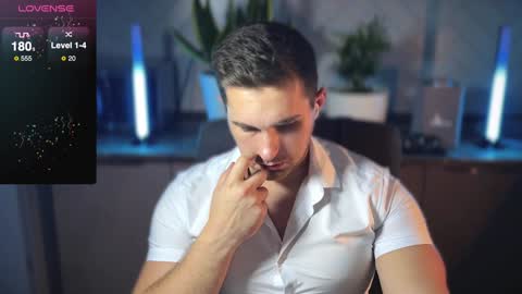 Snapshot of kochka25 chatting on 01/19/25, 06:00 Sweet boy online show from 01/19/25, 06:00