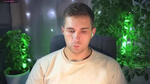 Snapshot of kochka25 chatting on 02/21/25, 03:43 Sweet boy online show from 02/21/25, 03:43