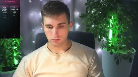 Snapshot of kochka25 chatting on 02/22/25, 02:52 Sweet boy online show from 02/22/25, 02:52