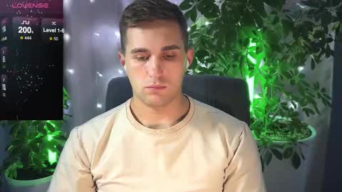 Snapshot of kochka25 chatting on 02/22/25, 07:58 Sweet boy online show from 02/22/25, 07:58
