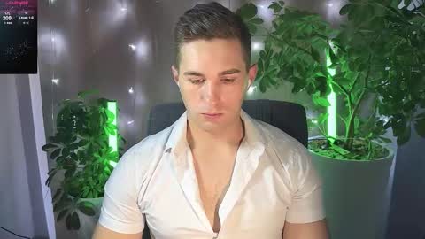 Snapshot of kochka25 chatting on 03/11/25, 09:02 Sweet boy online show from 03/11/25, 09:02