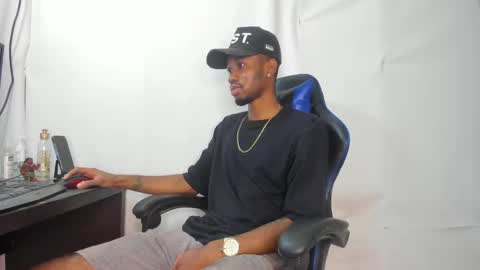 Snapshot of kofi_exotic_ chatting on 02/25/25, 04:21 kofi online show from 02/25/25, 04:21