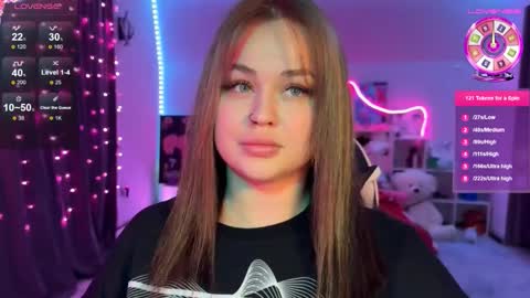 Mia online show from 11/30/25, 02:21