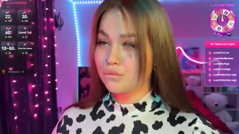 Mia online show from 12/04/25, 12:58