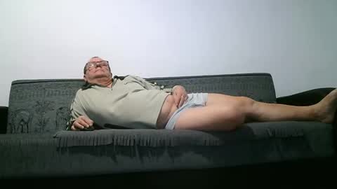 Snapshot of komputer123456789 chatting on 12/23/24, 05:43 Bogdan online show from 12/23/24, 05:43