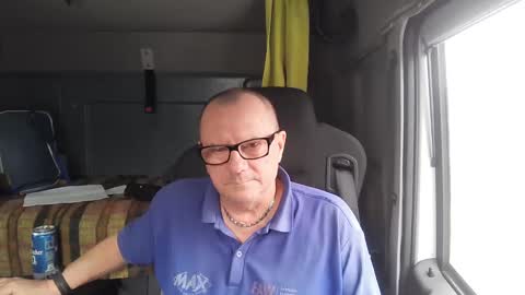 Snapshot of komputer123456789 chatting on 02/15/25, 10:44 Bogdan online show from 02/15/25, 10:44