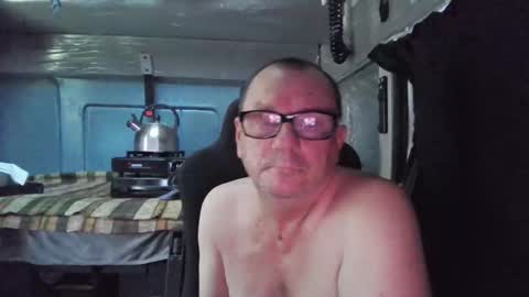 Snapshot of komputer123456789 chatting on 10/05/25, 08:01 Bogdan online show from 10/05/25, 08:01