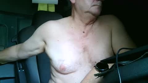 Snapshot of komputer123456789 chatting on 11/08/25, 10:04 Bogdan online show from 11/08/25, 10:04