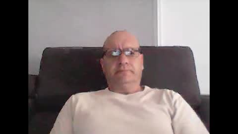Snapshot of konsty17 chatting on 10/15/25, 11:49 konsty17 online show from 10/15/25, 11:49