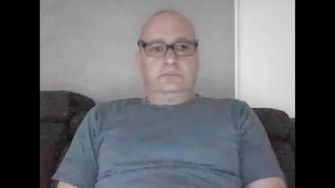 Snapshot of konsty17 chatting on 10/19/25, 09:59 konsty17 online show from 10/19/25, 09:59