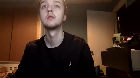 Snapshot of kookieskush chatting on 01/06/25, 11:29 Kookies online show from 01/06/25, 11:29