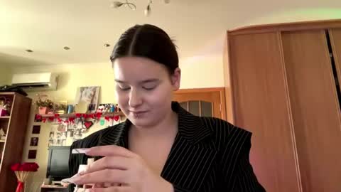 Mary online show from 06/15/26, 12:18
