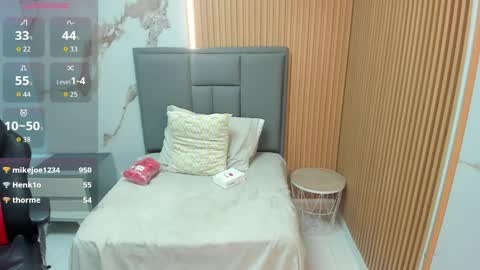      online show from 04/15/26, 01:01