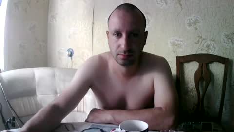 Snapshot of kostua31 chatting on 06/24/26, 04:44 kvg-1994 online show from 06/24/26, 04:44
