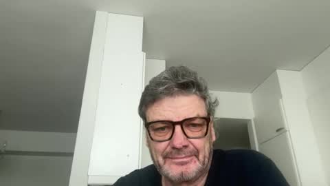 kovapoika online show from 10/18/25, 12:28